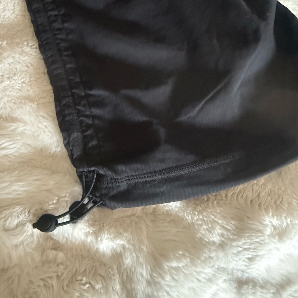 Lululemon men’s Black Cargo Pants - Picture 2 of 4